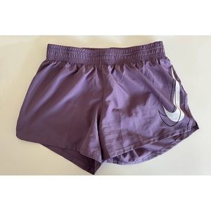 women’s nike dri-fit short size xs